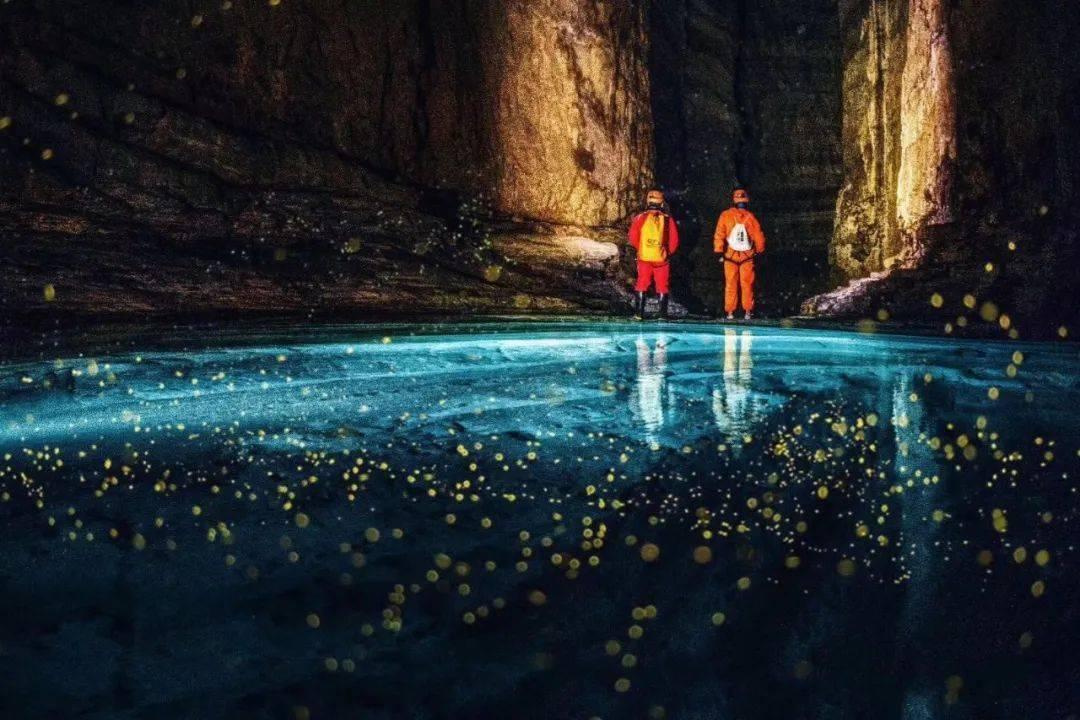 考古人员在跨湖桥遗址发掘过程当中,发现的炭化稻米有1000多粒